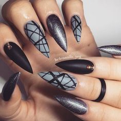 Claw nails Pointy Nail Designs, Black Halloween Nails, Black Stiletto Nails, Pointy Nails, Geometric Nail Art, Stiletto Nail Art, Elegant Nail Designs, Geometric Nail, Stiletto Nails Designs