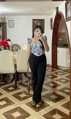 Ig: estrellaagonzalez___ Boots Outfit Mexican, Western Mexican Outfits, Ciudad De Mexico Outfit Ideas, Guanajuato Mexico Outfit, Picolandia Outfits, Mexico Outfits Rancho, Green Shirt Outfits Women, Outfit Ideas For Mexico