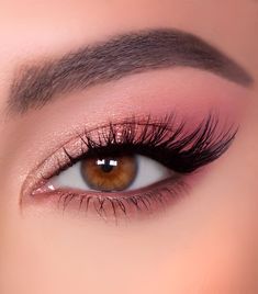 50 Gorgeous Pink Eyeshadow Looks To Charm Everybody - Woman & Lifestyle Natural Makeup For Pink Dress, Soft Pink Look Makeup, Light Pink And Gold Makeup Looks, Pink Eyeshadow Looks Brown Eyes, Blush Pink Eye Makeup, Soft Pink Makeup Aesthetic, Pink Makeup For Prom, Pink Eyeshadow Looks Hooded Eyes, Pink Nude Eyeshadow Looks