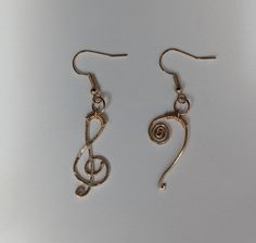 a pair of earrings with musical notes on them