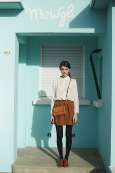 Winter Editorial, Brogues Style, Brown Skirt, Woman Clothes, 50s Style, Sweater Brown, Clothes Outfit, Patterned Shirt, Looks Street Style