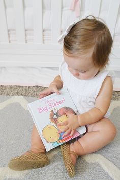 Big Sister Book Announcement, How To Be A Big Sister Announcement, Baby 2 Announcement Ideas Big Sister, Sibling Announcement Second Child, Big Sister Announcement Second Baby, Second Child Pregnancy Announcement, 2nd Child Announcement