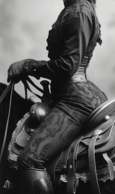 Female Outlaw Aesthetic, Spy Woman, Vampire Cowgirl, Rider Aesthetic, Woman Riding Horse, Cowboy Aesthetic, Grunge 2000s, Cowgirl Cowboy, Red Dead