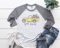 Gone Pickin' Baseball Tee Shopping Doodles, Truck With Flowers, Yellow Truck, Flower Truck, Vintage Truck, Vintage Yellow, Vintage Tees, Clothing Items