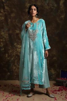 Shop for Kanika Sharma Blue Velvet Kurta Set for Women Online at Aza Fashions Dabka Work Embroidery, Velvet Kurta Set, Dabka Work, Velvet Kurta, Blouse Yoke, Kurta Set For Women, Plain Dress, Net Dupatta, Indian Fashion Designers