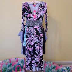 Lilly Pulitzer Fleuris Midi Dress In Wild Within Engineered Knit. Fabric Has Stretch To It. Nwt. Msrp: $218. Size: Xxs Cute Print With V-Neck, Ruched Waist Line, And Off Center Split Hem In Front Of Dress. Sleeves Are 3/4 Style. Cat Friendly, Smoke Free Home. Fitted Maxi Dress For Spring Holiday, Casual Long Sleeve Maxi Dress For Holiday, Lilly Pulitzer Maxi Dress, Summer Shift Dress, Skort Dress, Dress Sleeves, Vintage Lilly Pulitzer, Embroidered Tunic Dress, Cotton Sundress