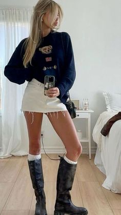 Skirt Outfits Fall, California Outfits, Estilo Indie, Skandinavian Fashion, Chique Outfits, Miniskirt Outfits, Looks Street Style, Cute Fall Outfits, Skirt Outfit