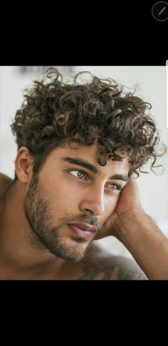 Men’s Short Messy Hair, Hispanic Men Curly Hair, Medium Curly Haircuts Men, Hair Design For Men, 80s Hairstyles Male, Italian Hairstyles, Hairstyles Guys, Guys Hairstyles, Men Curly Hair