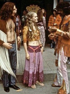 Moda Z Lat 70., Stile Hippie Chic, Looks Hippie, Fashion 60s, 60s Hippie, Moda Hippie, Hippie Lifestyle, Hippie Aesthetic, Boho Mode