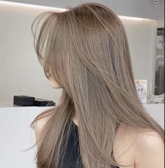 Light Smokey Ash Brown Hair, Ash Taupe Hair Color, Smokey Light Brown Hair, Smoky Beige Hair Color, Smokey Beige Hair Color, Mushroom Hair Color Blonde, Light Ash Blonde Hair With Highlights, Mushroom Color Hair, Ash Brown Balayage Light Blonde