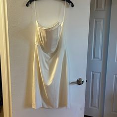 Mason White Strapless Dress. New With Tags! Elegant Strapless Mini Dress For Dinner, Chic Mini Dress With Sweetheart Neckline For Dinner, Strapless Dress With Straight Neckline For Dinner, Chic Strapless Mini Dress For Dinner, White Strapless Dress, New Dress, Strapless Dress, Color White, Size 10