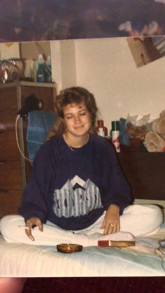 Mom In The 90s, 1980s Makeup And Hair, 80s Mom, 70s Girl, 90s Teen, Australia Fashion