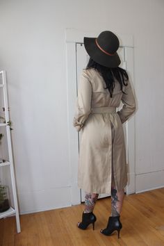 Full Length Fall Outerwear, Chic Full-length Spring Outerwear, Chic Full Length Spring Outerwear, Retro Spring Workwear Outerwear, Vintage Outerwear For Spring Workwear, Vintage Spring Workwear Outerwear, Vintage Spring Outerwear For Work, Vintage Long Spring Outerwear, Retro Beige Outerwear For Spring