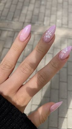 pretty summer nails with a hibiscus flowers🌺 Hibiscus Nails Almond, Pink Summer Nails Hibiscus, Nail Inspo Hibiscus Flower, Hibiscus Flower Gel Nails, Summer Nails Hibiscus, Nails With Hibiscus Flower, Summer Nails Hibiscus Flower Pink, Pink Hibiscus Nails, Coffin Nails Hibiscus