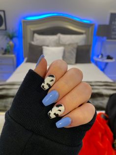 Simple Acrylic Nails Cow Print, Blue Cow Print Nails Acrylic, Purple Balayage Blonde, Pastel Cow Print Nails, Nail Designs Cow Print, Light Blue Cow Print Nails, Cow Print Nails Short, Cow Print Nail Ideas, Dark Blue Cow Print Nails