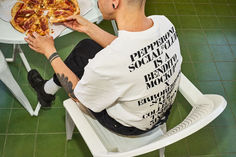 Premium mockup of a tshirt worn by a person eating takeaway pizza in a restaurant. High quality apparel mockup for your italian restaurant. Food mockup. Clothing mockup. Editable PSD file., Pizza Takeaway, Person Eating, Advertising Clothing, Food Mockup, Apparel Mockup, Menu Mockup, Black And White T Shirts, Beige T Shirts, Mockup Downloads