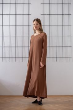 Buy 3 items and get 30% off your entire order. Limited offer. All orders are shipped via FedEx. Shipping to the US typically takes 2 to 3 business days, while within the EU, it takes 2 to 6 business days. Vintage viscose maxi dress in a rich cocoa brown. This simple, ankle-length piece features a round neck and flared long sleeves, offering effortless style. A perfect summer staple you'll reach for whenever you want to feel both stylish and relaxed. Unlined. Material: 100% viscose Condition: gre Flare Long Sleeve, Cocoa Brown, Brown Silk, Kaftan Dress, Summer Staples, Style Expert, Summer Festival, Linen Dress, Dress Clothes For Women