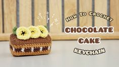 a crocheted chocolate cake with bananas on top and the words how to crochet