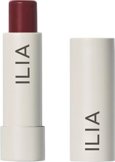 Ett rent, tinted Lip Balm med aktiva nivåer av fuktgivande ingredienser och ren färg som byggs med varje applicering. Den smöraktiga, mjuka konsistensen glider över läpparna med en jämn och tillfredsställande finish. Kombinationen av botaniskt smör och oljor släcker hudens törst vid kontakt och hjälper läpparna att se mjukare, lenare och fylligare ut. Finns i åtta ljusa nyanser med en påbyggbar färg för lätt eller full täckning. Hydrating Lip Balm, Rosehip Seed Oil, Cocoa Seeds, Tinted Lip Balm, Clean Makeup, Olive Fruit, Diy Kits Gift, A Kiss, Lip Tint