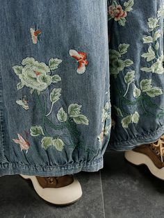 Descrição
Estas Calças Jeans Largas Bordadas de Flores de Primavera Femininas são o complemento perfeito para o seu guarda-roupa. Com um estilo retrô e cintura elástica, estas calças apresentam um lindo padrão de flores e comprimento total, tornando-as uma opção versátil para as estações de primavera e verão.
Recurso


Código do item: 7407911796798
Estilo: Retro
Cintura: Cintura elástica
Padrão: Flor
Estilo de calça: Calças de perna larga
Comprimento da calça: comprimento total
Estação: Primaver Spring Flower Embroidery, Cold Shoulder Jumpsuit, Embroidery Denim, Flower Pants, Pantalon Large, Spring Flower, Flower Embroidery, Sweater Sale, Wide Leg Denim