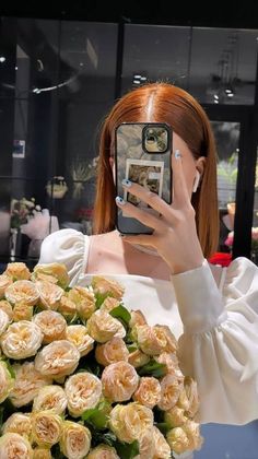 Iphone Mirror Selfie, Cheveux Oranges, Corset Fashion Outfits, Afghan Girl, Japanese Home Decor, Ginger Hair Color, Artsy Photos, Best Friend Photography, Ginger Girls