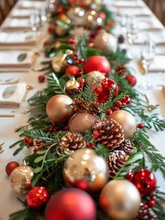 Auntie Claus, Christmas Hosting, Red Christmas Decor, Decorative Balls, Christmas Tree Tops, Christmas Table Centerpieces, Gold Christmas Decorations, Pencil Christmas Tree, Easy Christmas Decorations