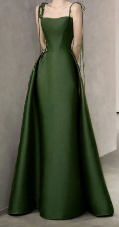 Green Satin Prom Dress, Spaghetti Strap Prom Dress, Prom Dress Inspiration, Cute Prom Dresses, Pretty Prom Dresses, Note Box, Grad Dresses, Satin Prom Dress, Satin Color