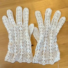 Vintage, White Crochet Lace Gloves, Size Small. Unworn Edwardian Gloves, Lacy Gloves, Crochet Lace Gloves, Gloves Crochet, Yarn Ideas, Crochet Gloves Pattern, Gloves Pattern, Crochet Socks, Lace Gloves