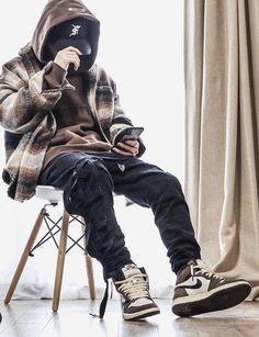 Outfits With Hoodies, Outfit Ideas Hoodie, How To Style Hoodies, Hoodie Outfit Ideas, Winter Outfits Men Streetwear, Men's Winter Fashion, Milan Fashion Week Men, Outfits Men Streetwear