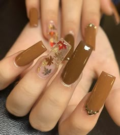 Fall nails acrylic design long brown Cranberry Crisp, Thanksgiving Nails Design Fall, November Nail Designs, Forest Fall, Thanksgiving Nail Designs, Hippie Nails, Fall Gel Nails, Fall Acrylic Nails, Acrylic Nails Coffin Pink