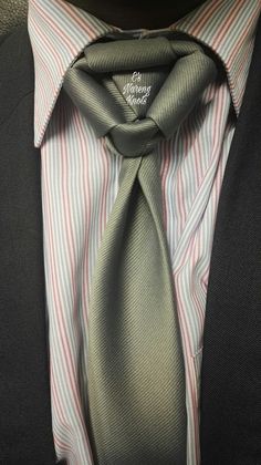 How To Tie A Necktie, Mens Fashion Casual Shoes, Men Stylish Dress, Elegant Man, Mens Fashion Classy