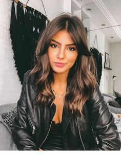 Hairstyle Trends, Haircut Inspiration, Wedding Hairstyles Updo, Trending Haircuts, New Haircuts, Medium Length Hair Cuts, Black Leather Jacket, Wavy Hair