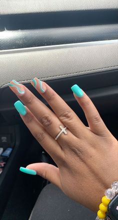 Teal Nail Designs Simple, Coffin Acrylic Nails Beach, Nails Acrylic End Of Summer, Cute Acrylic Nails For Summer Simple, Florida Trip Nails, Mail Ideas Acrylic Summer, Vibrant Acrylic Nails Summer, Nails That Make You Look Tan Summer, Cute Back To School Nails Acrylic Medium