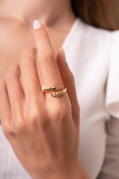 14k Gold Hands Rings, Love Hugging Hand Stackable Ring, Love Hug Ring, Couple Ring, Lover Rings,Hug Ring, Engagement Ring, Wedding Ring, Product Details ✪ Handmade / Handcrafted Fine Jewelry ✪ Gold Weight: Approx. 2.5g (Based on size 6) ✪ Metal: 14K Solid Gold ✪ Band Width: ✪ Gold Color: White gold, Rose gold, Yellow gold ♡ For questions or special designs, please contact us via message. We are happy to hear from our customers and always respond quickly. Comments are always valuable. 🎁 TRANSPOR Gold Hand Ring, Hands Rings, Love Hugging, Hug Ring, Ring Couple, Solid Gold Band, Couple Ring, Love Hug, Hand Ring