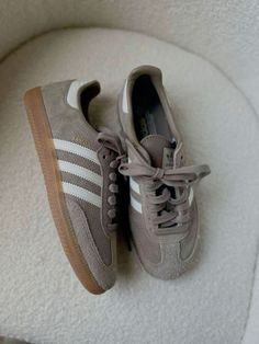 #samba #chaussures #beige Adidas Shoes Outfit, Looks Adidas, Adidas Samba Outfit, Samba Outfit, Skandinavian Fashion