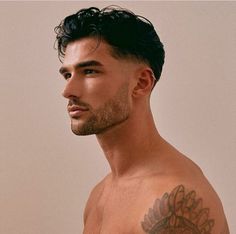 Low Taper Fade Medium Hair, Mid Taper Fade Haircut Wavy Hair, Medium Hair Taper Fade, Fade Haircut With Long Top, Mid Fade Long On Top, Taper Fade Curtains Men, Midfade Haircut For Men, Midfade Hairstyle Men, Men Taper Haircut