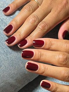 Rouge foncé  Collar   Unicolore Ongles nus Embellished Kutek Disney, Wine Nails, Nagel Tips, Easy Nails, Short Square Nails, Smink Inspiration, Makijaż Smokey Eye, Thanksgiving Nails, Red Nail