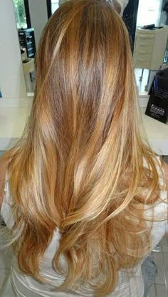 Peachy Highlights Hair, Honey Colored Hair, Honey Blonde Hairstyles, Vacation Hairstyles, Viral On Tiktok, Hairstyles 2024, Honey Blonde Hair