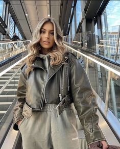 Legs Outfit, Simple Trendy Outfits, Street Style Inspiration, Leather Biker Jacket, Outfit Inspo Fall, Outfits Casuales