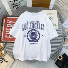 Ladies Small Tee Shirt With Los Angeles Print On The Front. Plus Size Streetwear, Y2k Aesthetic Fashion, New York Print, Streetwear Shorts, Shirt Streetwear, Oversized Graphic Tee, Leisure Fashion, Aesthetic T Shirts, Streetwear Tops