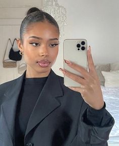 Clean Black Woman Aesthetic, Mekap Mata, Smink Inspiration, Pelo Afro, Clean Girl Aesthetic, Sleek Hairstyles, Clean Girl, Pretty Makeup