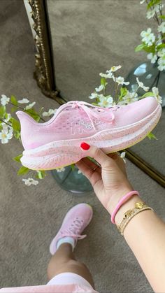 Pink Running Aesthetic, Pink Hoka Shoes, Hoka Aesthetic, Running Shoes Aesthetic, Pink Hoka, Hoka Sneakers, Cute Running Shoes