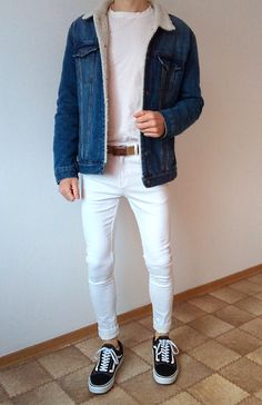 vans old skool white skinny jeans boys guys outfit | vans love #vans #vansoldskool #skinnyjeansboys White Snikers, White Jeans Outfit Men, Vans Old Skool White, Outfits Con Jeans, White Jeans Outfit, Men's Outfits, Mens Fashion Urban, Young Fashion