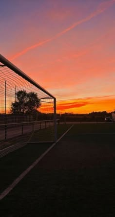 Btamka Cute Soccer Pictures, Soccer Backgrounds, Soccer Photography, Soccer Season, Football Photography, Soccer Inspiration, Football Pitch, Sky Pictures, Pretty Landscapes