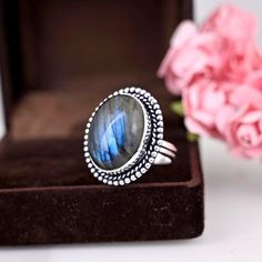 》D E T A I L S《 ✦Stone :- Labradorite  ✦Stone Size:-15X20MM, ✦Stone Shape:- Oval ✦Stone Type:- Natura ✦Metal:-  Silver  ✦Purty:- 925 Sterling Silver ✦Weight:-5 Gram (Approx) ✦Ring Size:- All Size Available 》C U S T O M I Z E O R D E R《 We accept custom and personalized order. It can be change in the gemstone, earring design and earring size. Please send us message if you are interested in a custom creation. 》 P A C K A G I N G 《 Your jewelry will be nicely packaged. If one or more items are gift Fancy Gifts, Labradorite Ring, Ring Boho, Women Ring, Boho Ring, Ring Women, Oval Stone, Labradorite Stone, Ring Gemstone