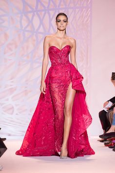 The Best Looks from the Couture Fall Winter 2015 Runway - Elle :: Zuhair Murad Mode Glamour, Elie Saab Couture, Valentino Couture, Chanel Couture, Dior Haute Couture, Dior Couture, Couture Runway, Zuhair Murad