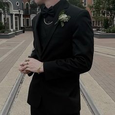 black and gold jewelry prom suit inspo black suit gold jewelry prom high school prom picture Prom Suits For Men Black, Black Suit Prom, Prom Men Outfit, Mens Prom Outfit, Men Prom Outfit, Prom Looks For Guys, Prom Outfits Men, All Black Tux, Guys Prom Outfit