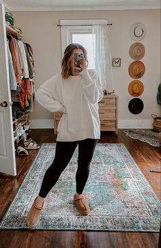 Relaxed Everyday Outfit, Everyday Casual Outfits At Home, Easy Neutral Outfits, Cute Mom Outfits Comfy Casual Spring, Saturday Morning Outfit Casual, Lazy Weekend Outfit, Cute Sahm Outfits, Healthcare Outfits Women, Sahm Mom Outfits