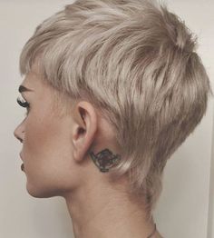 Short Choppy Hair With Bangs, Short Choppy Hairstyle Women, Short Hair Edgy, Shortish Hair, Pixie Mullet, Growing Out Hair, Short Choppy Haircuts, Buzzed Hair