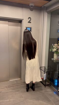 Long Hair Outfits, Long Asian Hair, Long Hair Aesthetic, Pretty Hair Cuts, Asian Long Hair, Extra Long Hair, Glossy Hair, Haircuts Straight Hair